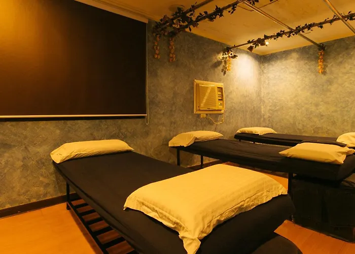 Peace By Reddoorz Hotel *